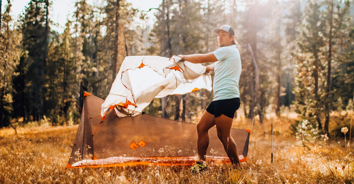 thru hiker setting up splitwing bundle